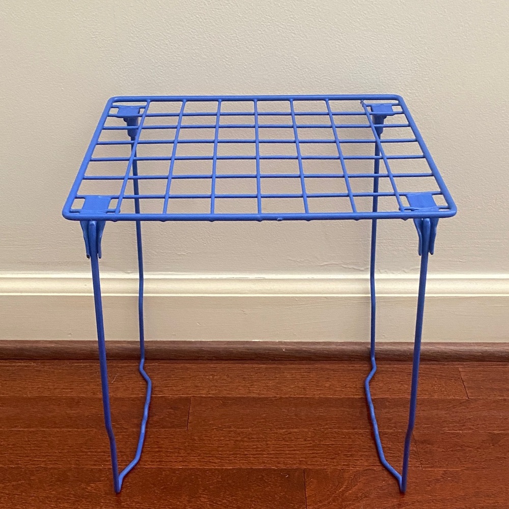 Collapsible Blue Wire Locker Shelf